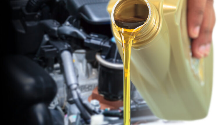 Como escolher o óleo de motor ideal para o carro