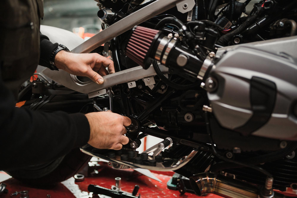 Como fazer manutenção básica na motocicleta em casa
