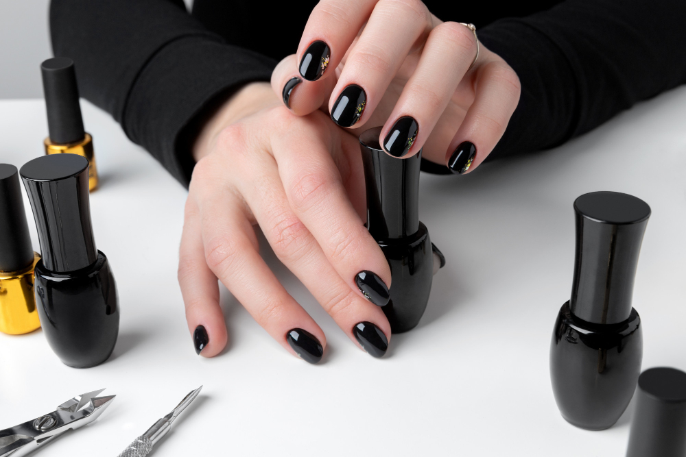 Como tirar esmalte escuro sem manchar a cutícula