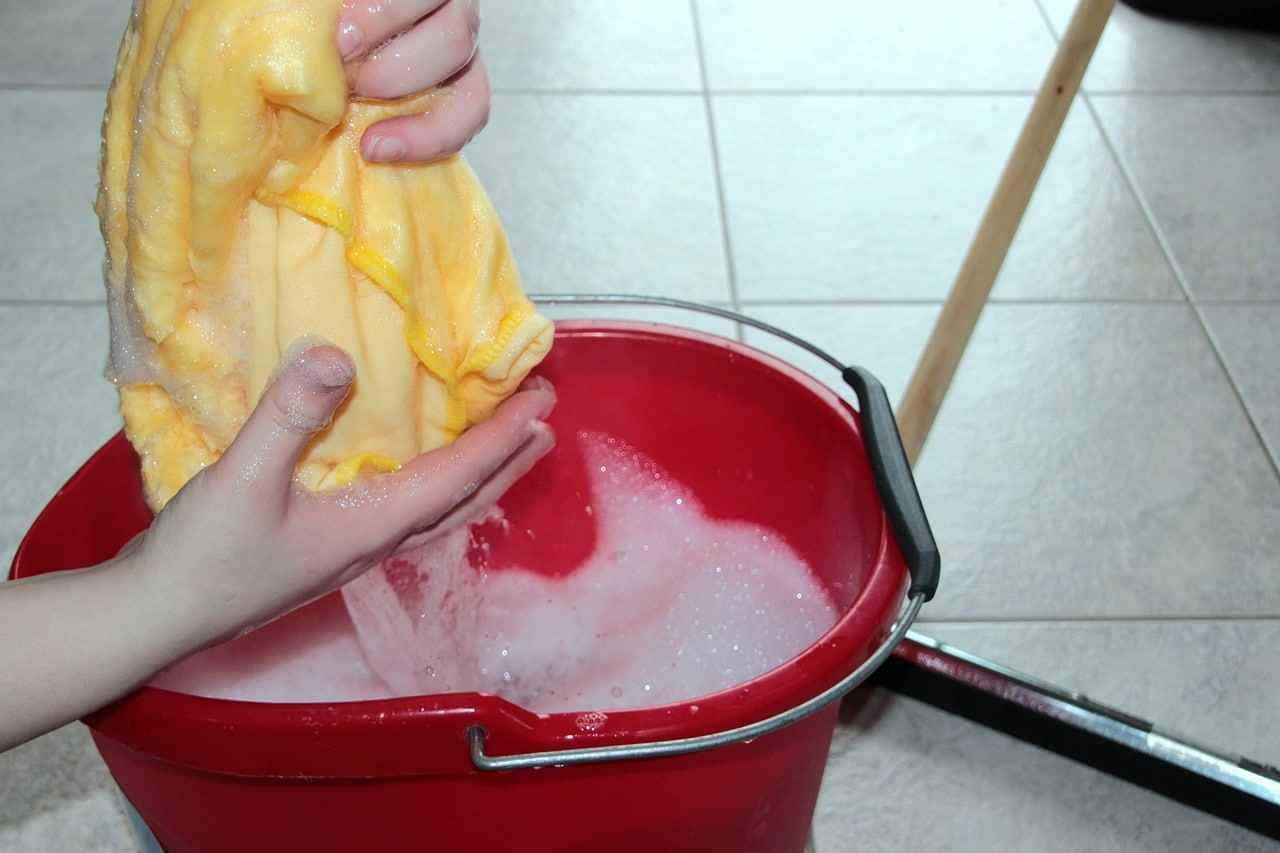 Como uso água-oxigenada com vinagre para facilitar minha rotina