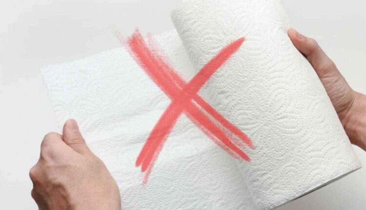 Essas 7 coisas ficam piores se você limpar com papel toalha