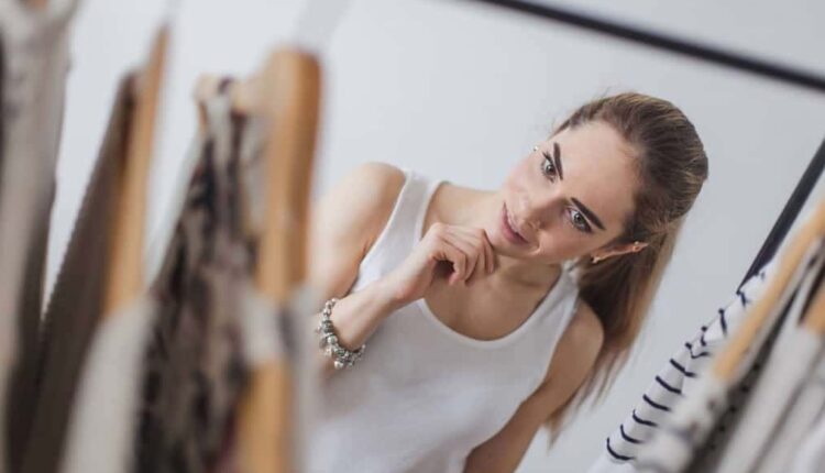 Guarda-roupa sempre bagunçado? Veja como deixar tudo em ordem