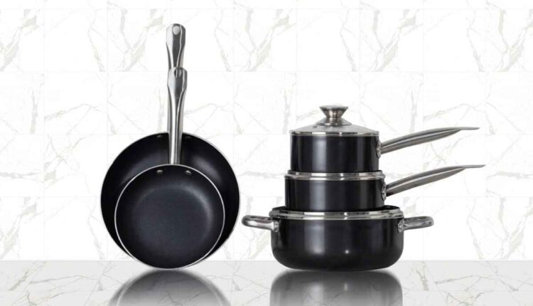 O que descobri sobre guardar frigideiras mudou minha cozinha